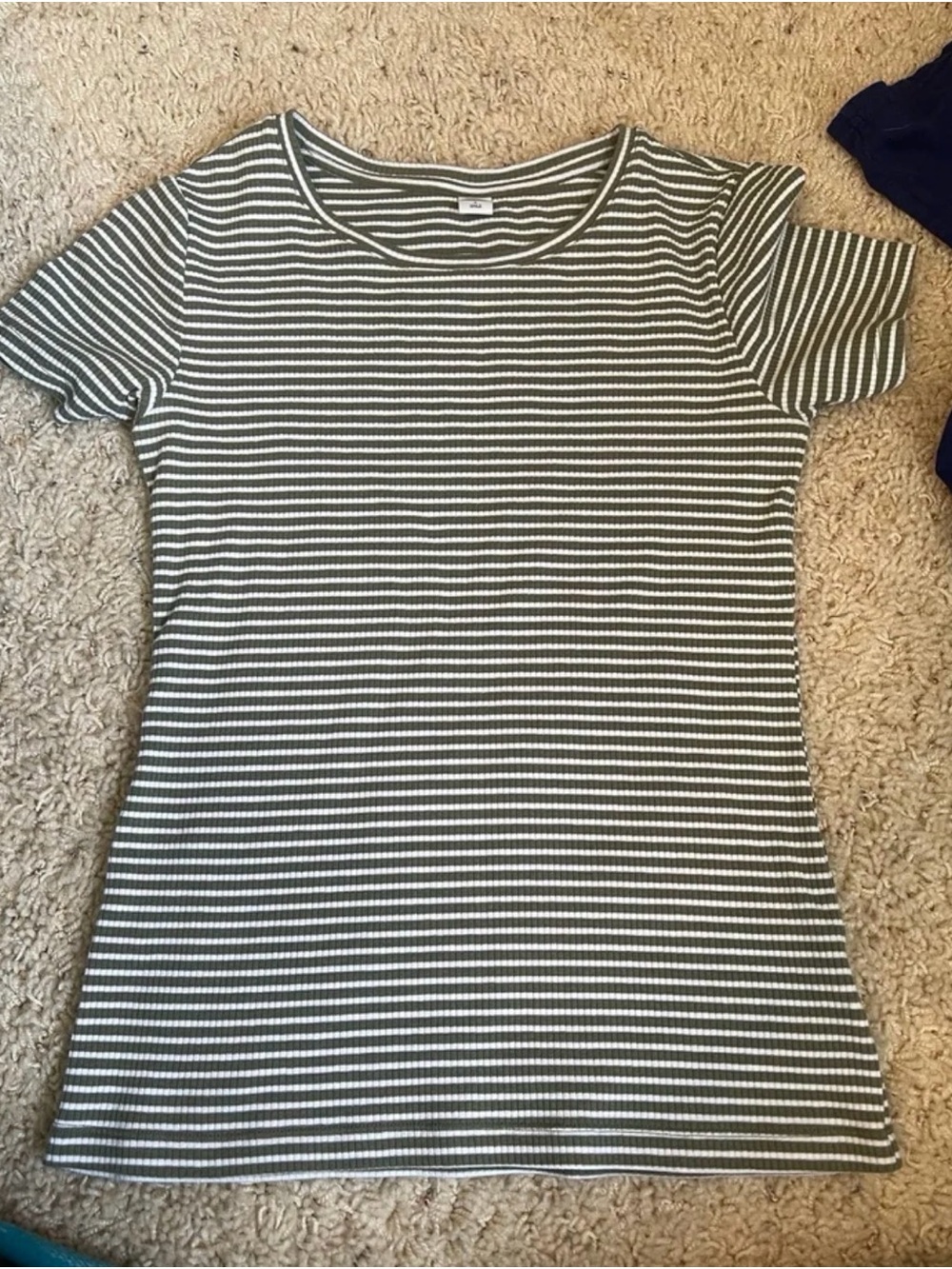 NWOT Old Navy Olive Green and White/Cream Striped Short Sleeve Scoop Neck Tee S